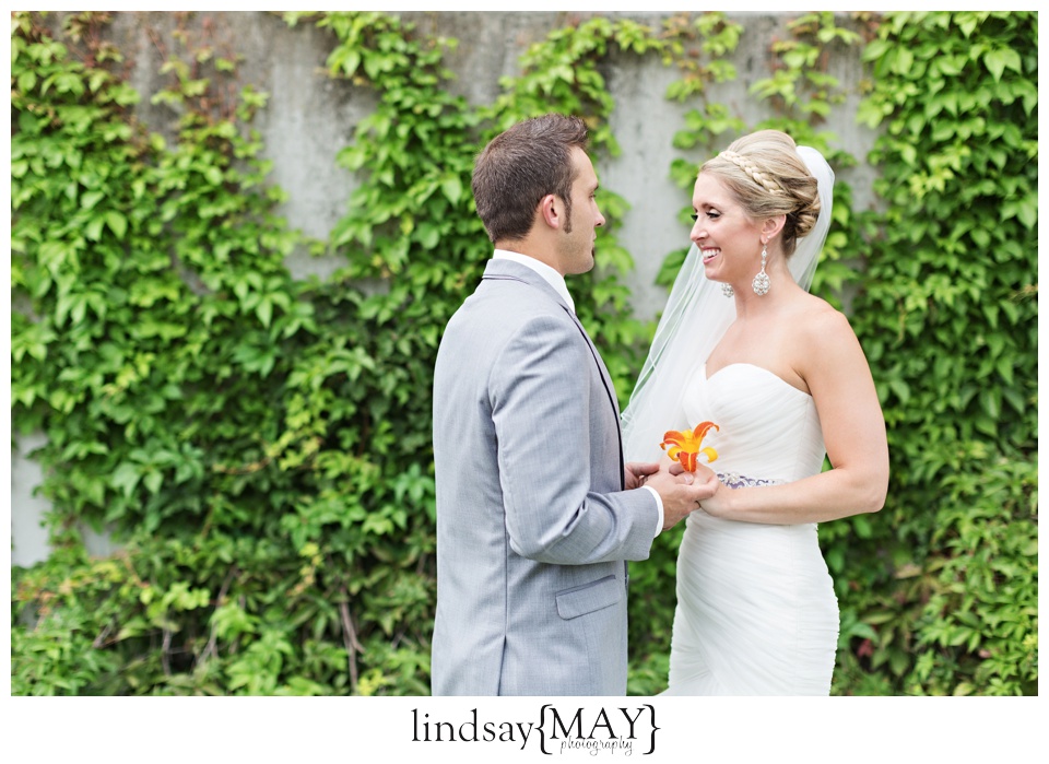 crowneplazaminneapolisweddingphotography_lindsaymayphotography_0008.jpg