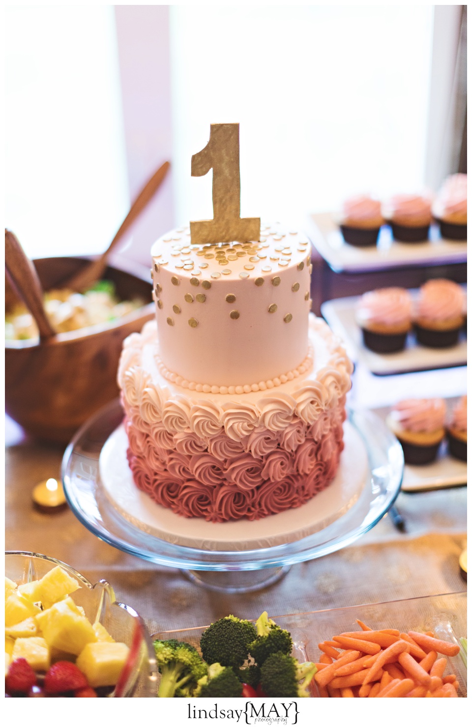 pinkandgoldfirstbirthdaypartylindsaymayphotography_0025.jpg